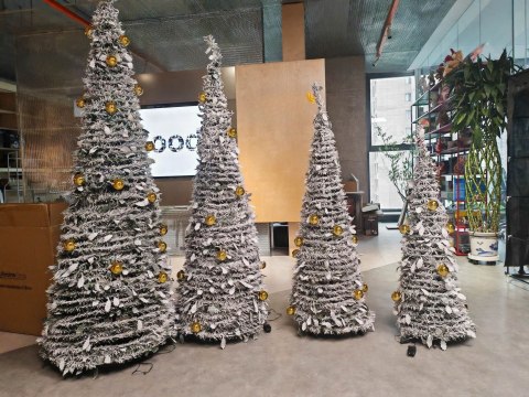 Choinka Świąteczna Udekorowana Ozdobna Gotowa Składana 210cm Lampki Bombki